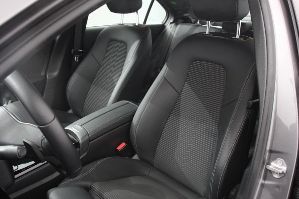 Mercedes-Benz A-Klasse 200 Automaat Progressive | Sfeerverlichting | Navigatie | Climate control | Camera | Parkeer sensoren | Half Lederen Bekleding | Led  | Cruise Control | LMV Velgen