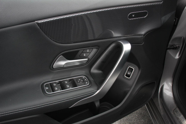 Mercedes-Benz A-Klasse 200 Automaat Progressive | Sfeerverlichting | Navigatie | Climate control | Camera | Parkeer sensoren | Half Lederen Bekleding | Led  | Cruise Control | LMV Velgen