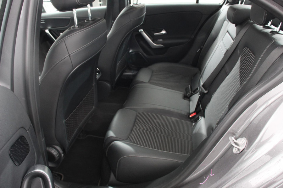 Mercedes-Benz A-Klasse 200 Automaat Progressive | Sfeerverlichting | Navigatie | Climate control | Camera | Parkeer sensoren | Half Lederen Bekleding | Led  | Cruise Control | LMV Velgen