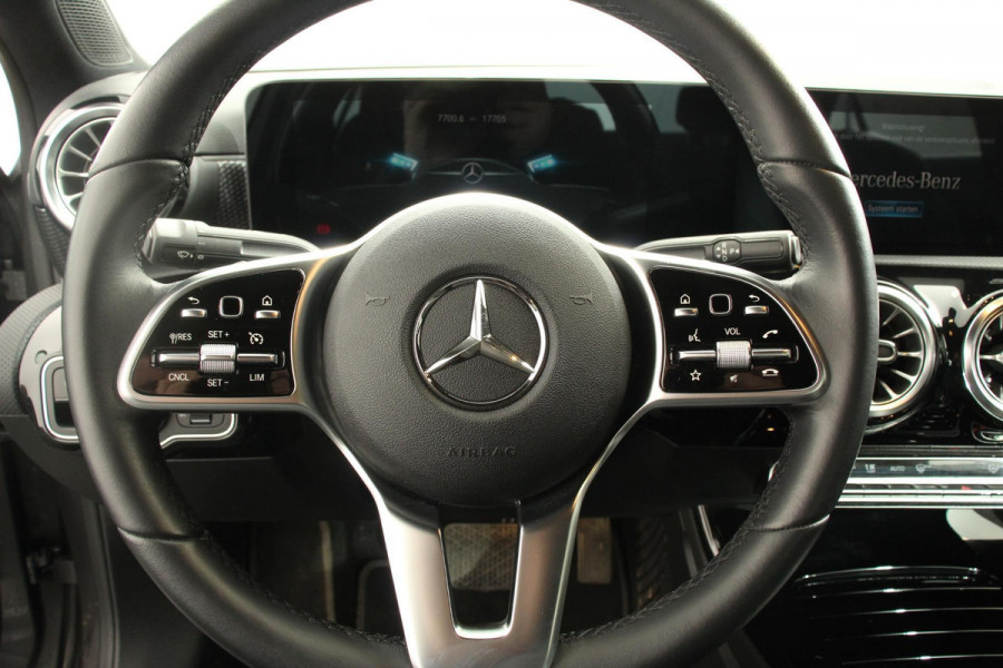 Mercedes-Benz A-Klasse 200 Automaat Progressive | Sfeerverlichting | Navigatie | Climate control | Camera | Parkeer sensoren | Half Lederen Bekleding | Led  | Cruise Control | LMV Velgen