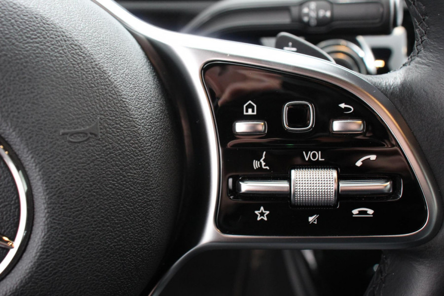 Mercedes-Benz A-Klasse 200 Automaat Progressive | Sfeerverlichting | Navigatie | Climate control | Camera | Parkeer sensoren | Half Lederen Bekleding | Led  | Cruise Control | LMV Velgen
