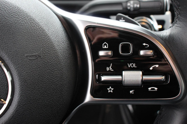 Mercedes-Benz A-Klasse 200 Automaat Progressive | Sfeerverlichting | Navigatie | Climate control | Camera | Parkeer sensoren | Half Lederen Bekleding | Led  | Cruise Control | LMV Velgen