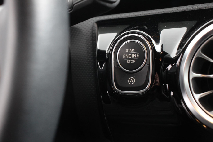 Mercedes-Benz A-Klasse 200 Automaat Progressive | Sfeerverlichting | Navigatie | Climate control | Camera | Parkeer sensoren | Half Lederen Bekleding | Led  | Cruise Control | LMV Velgen