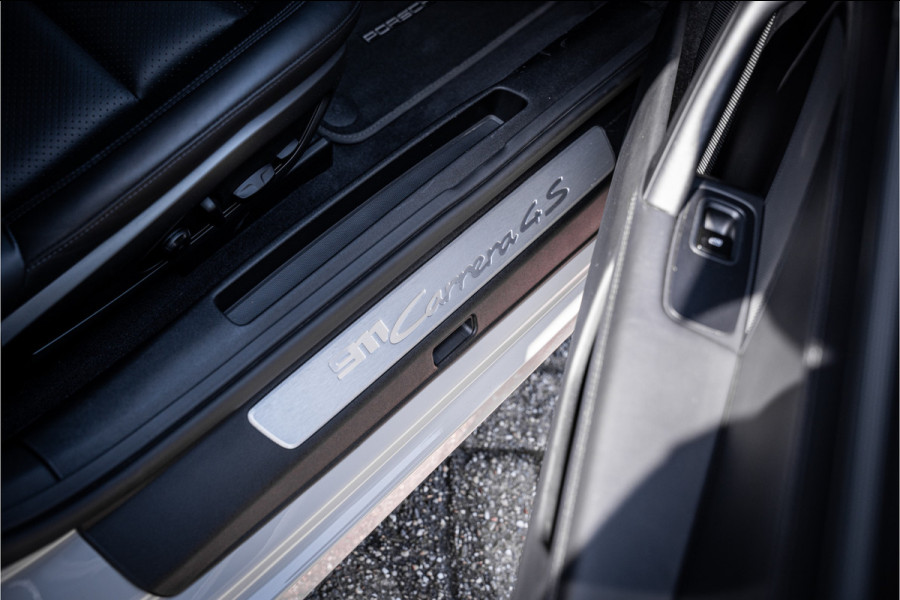 Porsche 911 Cabrio Carrera 4S (450pk) - BOSE - Sportuitlaat - Adapt. cruise - Camera PASM - Keyless - Exclusive leder * 992