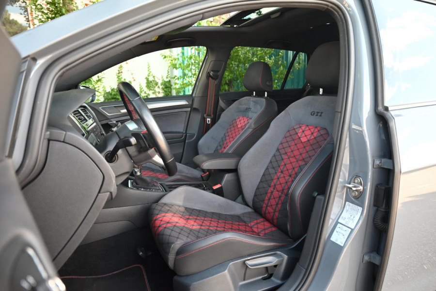 Volkswagen Golf 2.0 TSI GTI TCR | 290PK | PANO | CAMERA | VIRTUAL | PURE GREY | Adaptive | Keyless | 19'' |