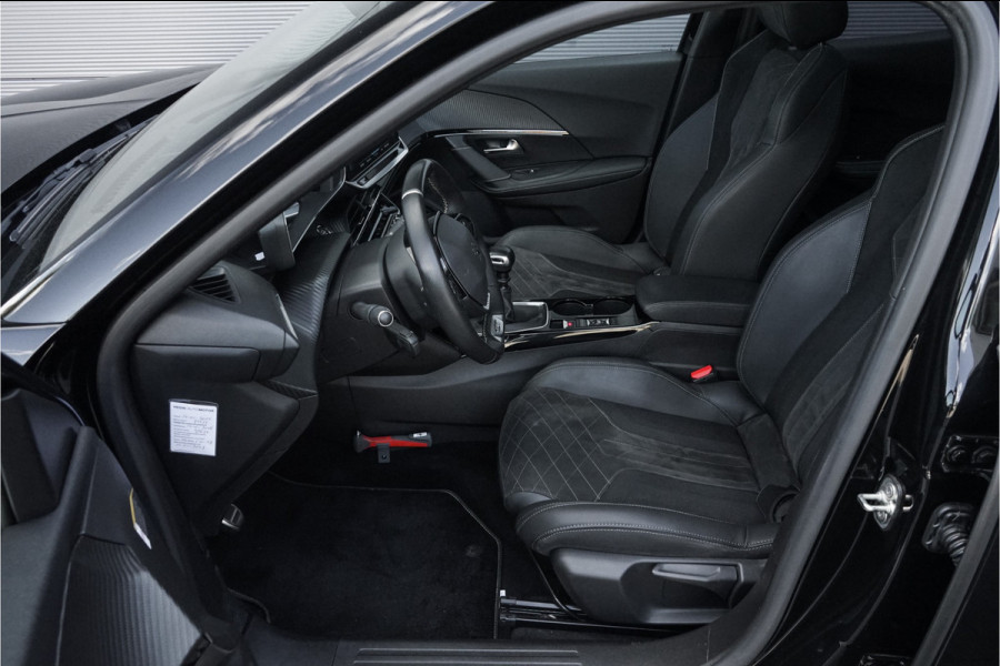 Peugeot 2008 1.2 PureTech GT Pack 130PK Pano CarPlay Trekhaak 1e Eig