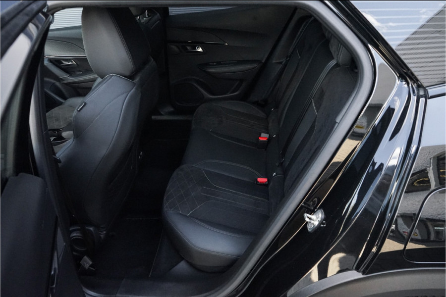 Peugeot 2008 1.2 PureTech GT Pack 130PK Pano CarPlay Trekhaak 1e Eig