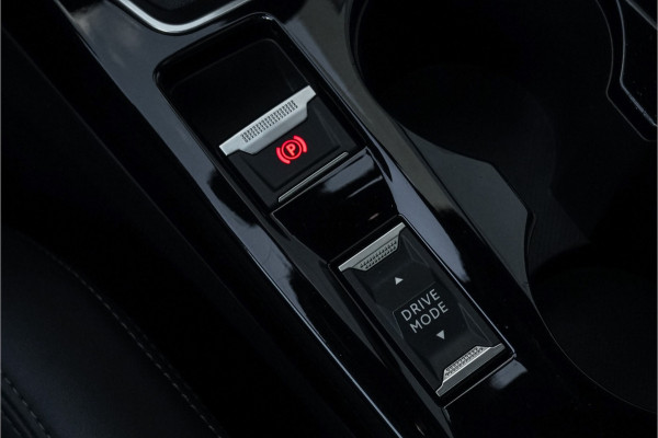 Peugeot 2008 1.2 PureTech GT Pack 130PK Pano CarPlay Trekhaak 1e Eig