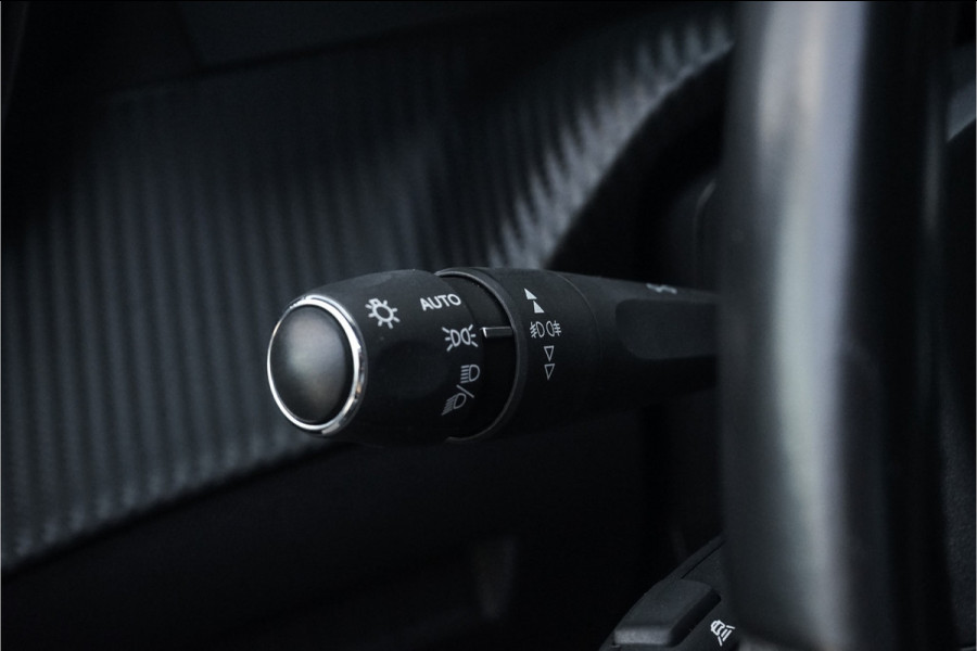 Peugeot 2008 1.2 PureTech GT Pack 130PK Pano CarPlay Trekhaak 1e Eig