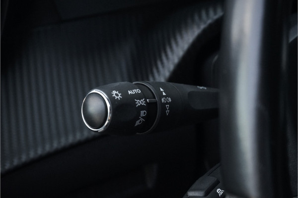 Peugeot 2008 1.2 PureTech GT Pack 130PK Pano CarPlay Trekhaak 1e Eig