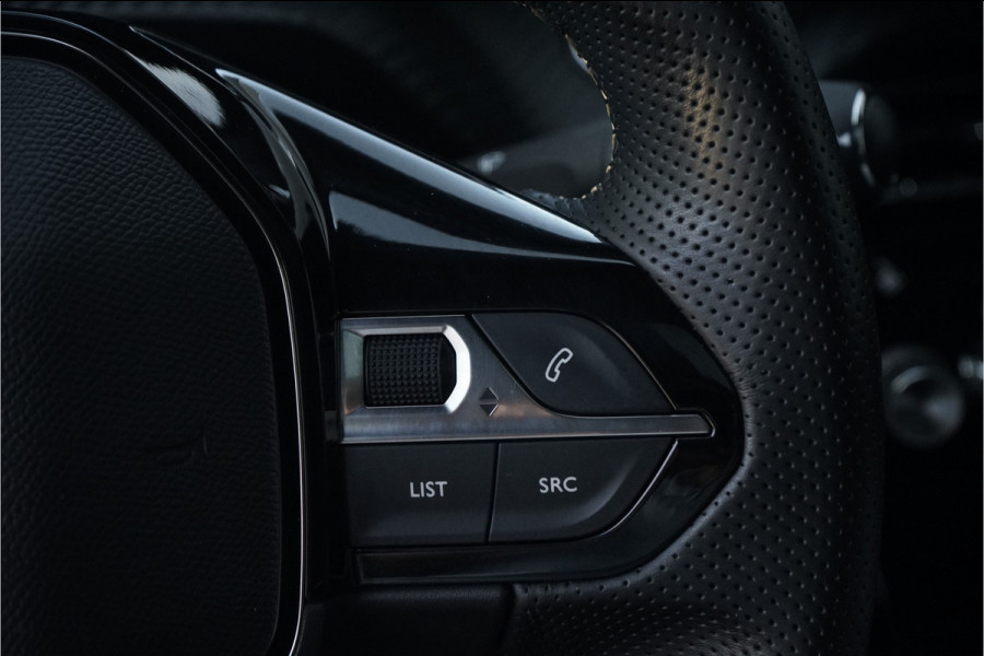 Peugeot 2008 1.2 PureTech GT Pack 130PK Pano CarPlay Trekhaak 1e Eig