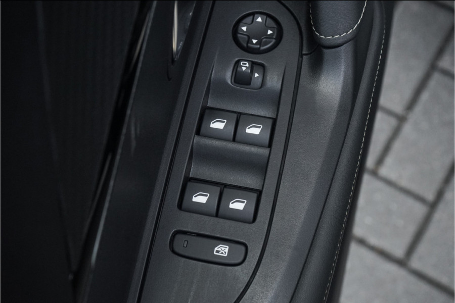 Peugeot 2008 1.2 PureTech GT Pack 130PK Pano CarPlay Trekhaak 1e Eig