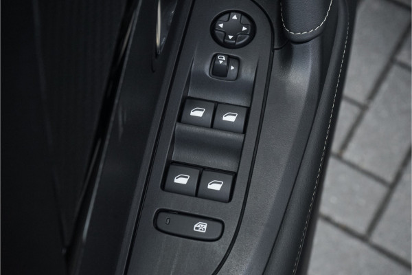 Peugeot 2008 1.2 PureTech GT Pack 130PK Pano CarPlay Trekhaak 1e Eig