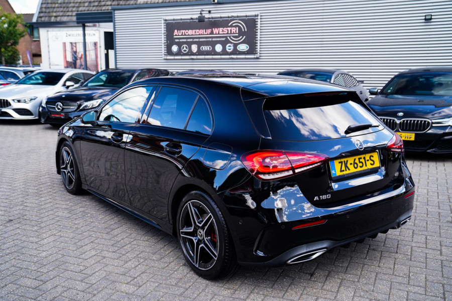 Mercedes-Benz A-Klasse 180 Business Solution AMG Night Upgrade | Achteruitrij camera | Stoelverwarming