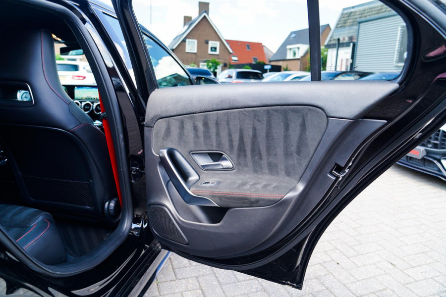 Mercedes-Benz A-Klasse 180 Business Solution AMG Night Upgrade | Achteruitrij camera | Stoelverwarming