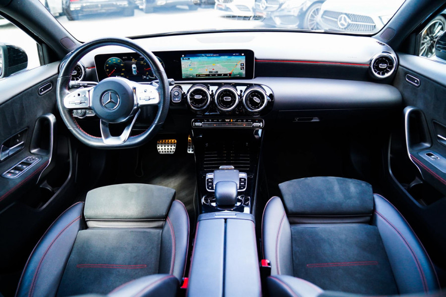 Mercedes-Benz A-Klasse 180 Business Solution AMG Night Upgrade | Achteruitrij camera | Stoelverwarming