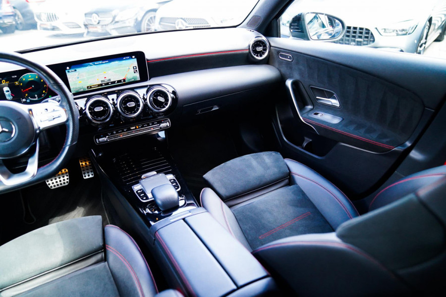 Mercedes-Benz A-Klasse 180 Business Solution AMG Night Upgrade | Achteruitrij camera | Stoelverwarming