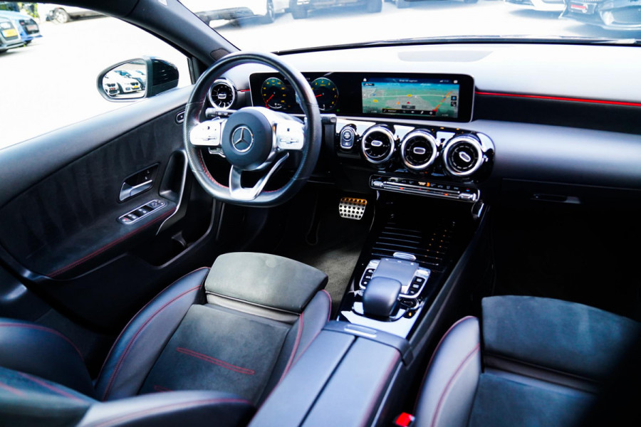 Mercedes-Benz A-Klasse 180 Business Solution AMG Night Upgrade | Achteruitrij camera | Stoelverwarming
