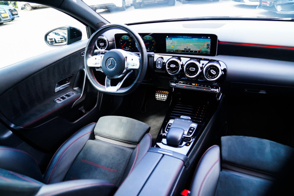 Mercedes-Benz A-Klasse 180 Business Solution AMG Night Upgrade | Achteruitrij camera | Stoelverwarming