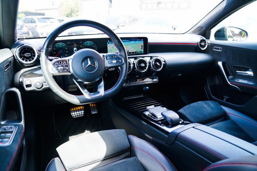 Mercedes-Benz A-Klasse 180 Business Solution AMG Night Upgrade | Achteruitrij camera | Stoelverwarming