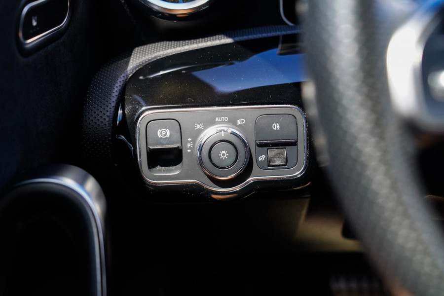 Mercedes-Benz A-Klasse 180 Business Solution AMG Night Upgrade | Achteruitrij camera | Stoelverwarming