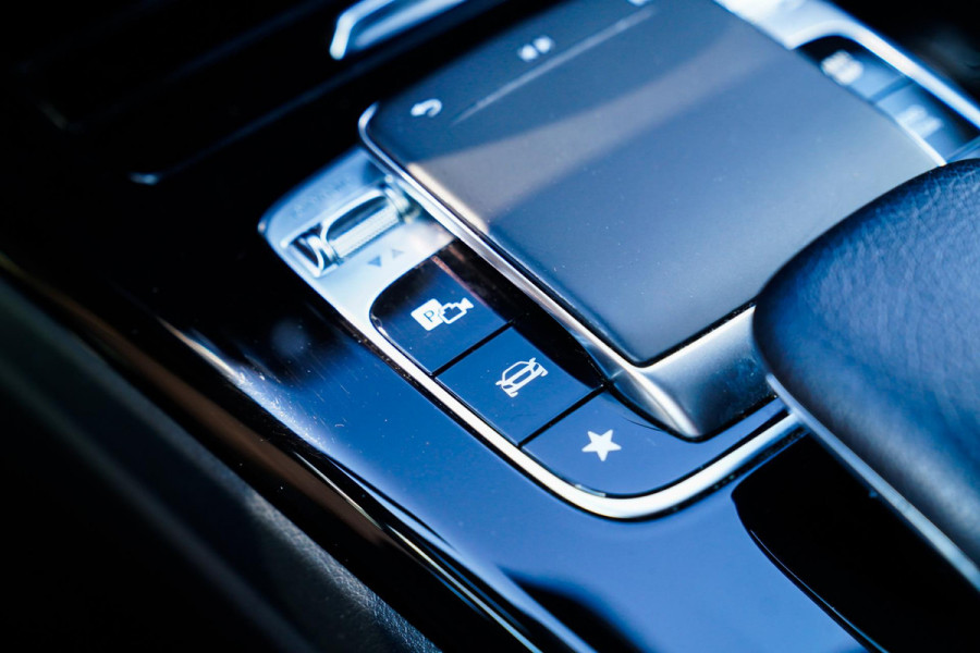Mercedes-Benz A-Klasse 180 Business Solution AMG Night Upgrade | Achteruitrij camera | Stoelverwarming