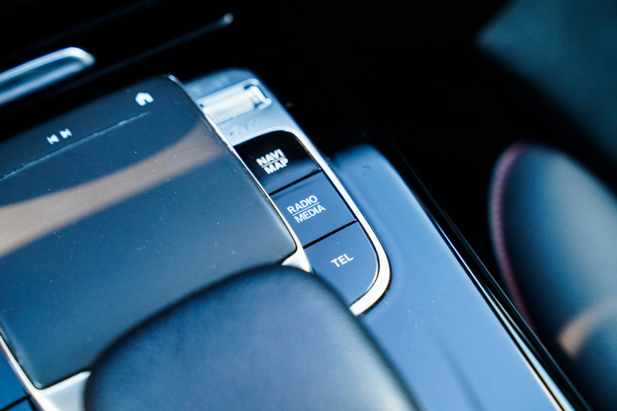 Mercedes-Benz A-Klasse 180 Business Solution AMG Night Upgrade | Achteruitrij camera | Stoelverwarming