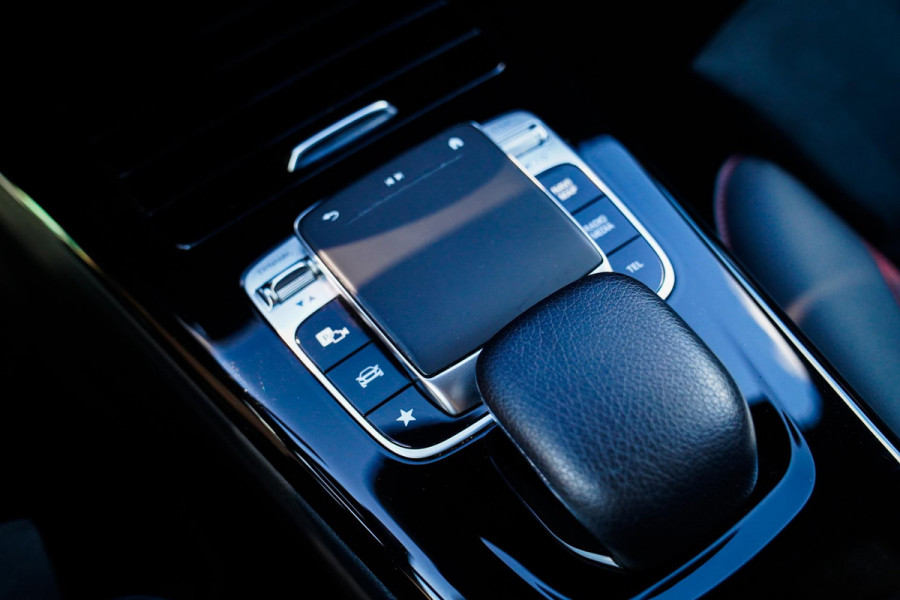 Mercedes-Benz A-Klasse 180 Business Solution AMG Night Upgrade | Achteruitrij camera | Stoelverwarming
