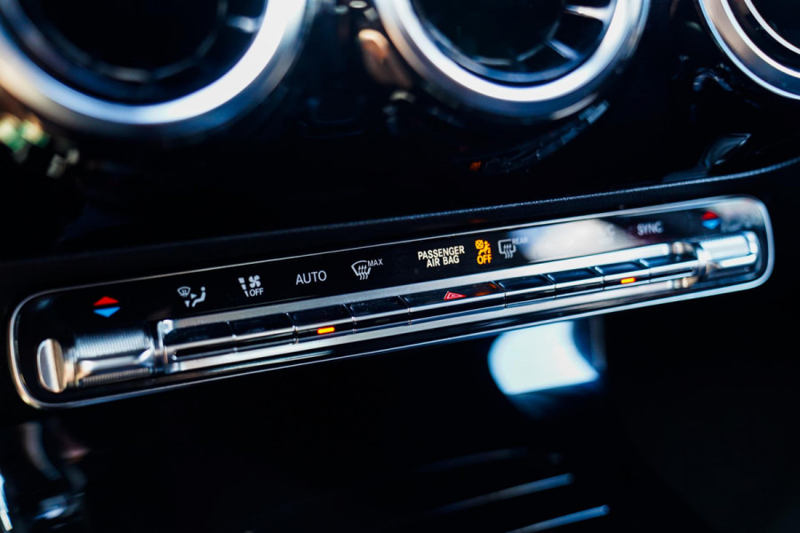 Mercedes-Benz A-Klasse 180 Business Solution AMG Night Upgrade | Achteruitrij camera | Stoelverwarming