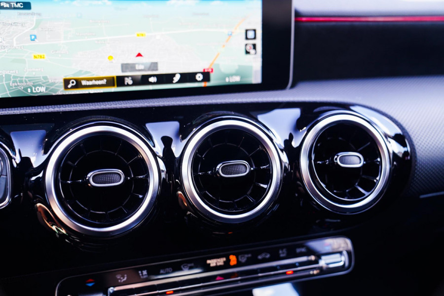 Mercedes-Benz A-Klasse 180 Business Solution AMG Night Upgrade | Achteruitrij camera | Stoelverwarming