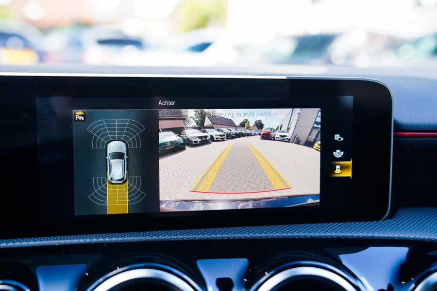 Mercedes-Benz A-Klasse 180 Business Solution AMG Night Upgrade | Achteruitrij camera | Stoelverwarming
