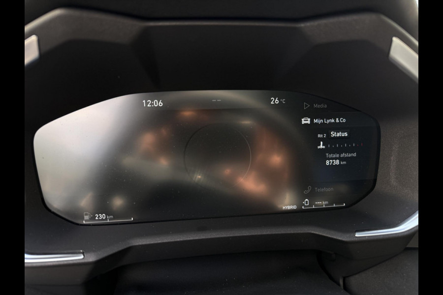 Lynk & Co 01 / 360 Camera / Adaptieve cruise control / Elektrische stoelen / BLIS / Stoelverwarming / Elektrische achterklep / Climate control / Parkeersensoren met camera / Regensensor / Keyless entry /