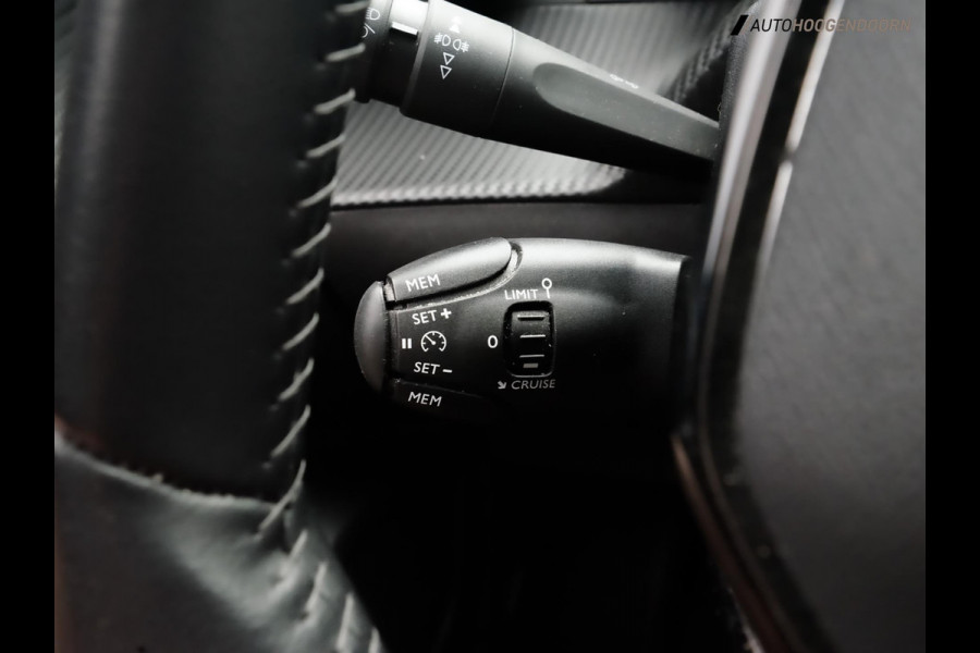 Peugeot e-2008 EV Blue Lease Allure 50 kWh (APPLE CARPLAY,LED,DIGITAAL DISPLAY,GROOT NAVI,CAMERA,LM-VELGEN,NIEUWE APK,TOPCONDITIE)