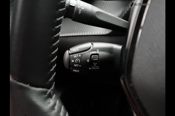 Peugeot e-2008 EV Blue Lease Allure 50 kWh (APPLE CARPLAY,LED,DIGITAAL DISPLAY,GROOT NAVI,CAMERA,LM-VELGEN,NIEUWE APK,TOPCONDITIE)