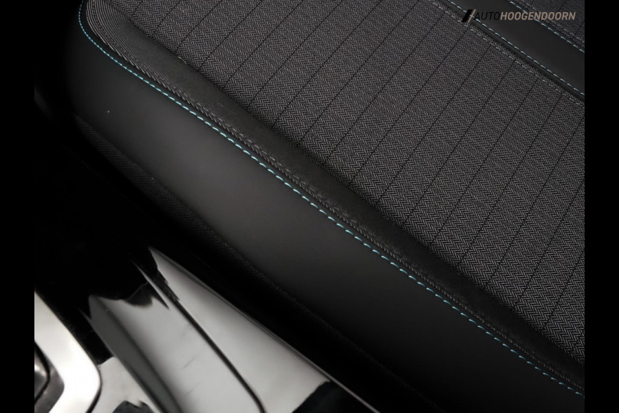 Peugeot e-2008 EV Blue Lease Allure 50 kWh (APPLE CARPLAY,LED,DIGITAAL DISPLAY,GROOT NAVI,CAMERA,LM-VELGEN,NIEUWE APK,TOPCONDITIE)