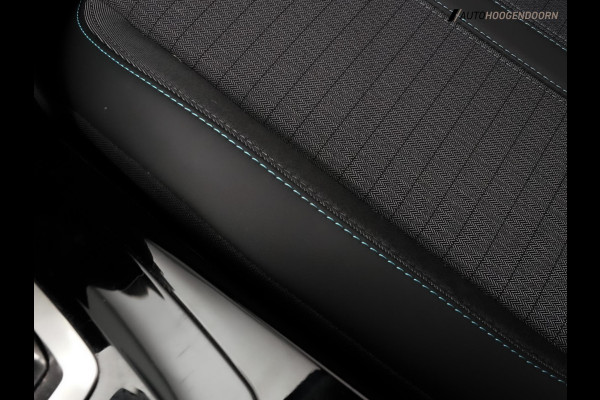 Peugeot e-2008 EV Blue Lease Allure 50 kWh (APPLE CARPLAY,LED,DIGITAAL DISPLAY,GROOT NAVI,CAMERA,LM-VELGEN,NIEUWE APK,TOPCONDITIE)