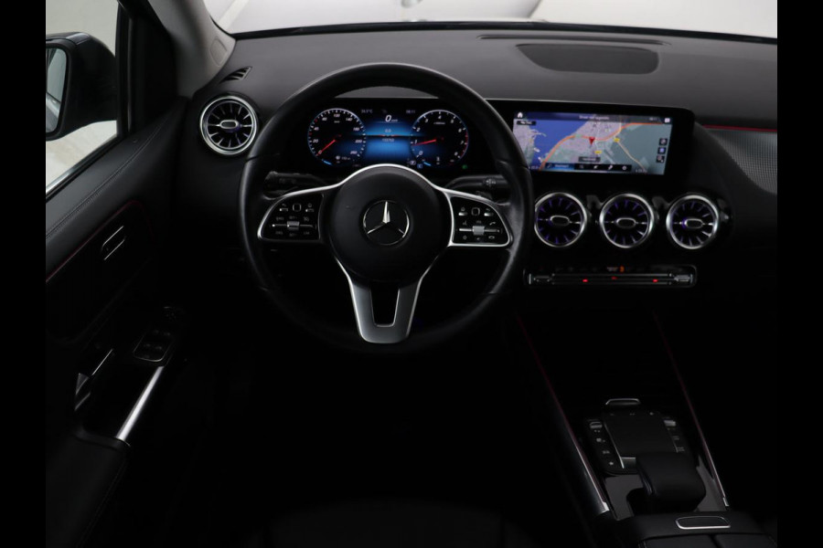 Mercedes-Benz B-Klasse 180 Business Solution Luxury | Leder | Trekhaak | Stoelverwarming | Camera | Navigatie | Full LED | Park Assist | Sfeerverlichting | Widescreen