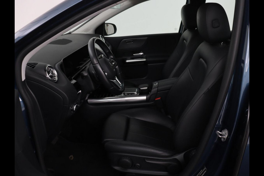 Mercedes-Benz B-Klasse 180 Business Solution Luxury | Leder | Trekhaak | Stoelverwarming | Camera | Navigatie | Full LED | Park Assist | Sfeerverlichting | Widescreen