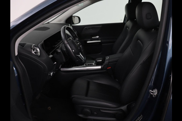 Mercedes-Benz B-Klasse 180 Business Solution Luxury | Leder | Trekhaak | Stoelverwarming | Camera | Navigatie | Full LED | Park Assist | Sfeerverlichting | Widescreen