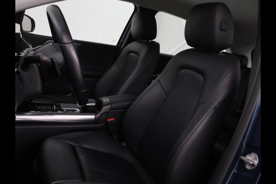 Mercedes-Benz B-Klasse 180 Business Solution Luxury | Leder | Trekhaak | Stoelverwarming | Camera | Navigatie | Full LED | Park Assist | Sfeerverlichting | Widescreen