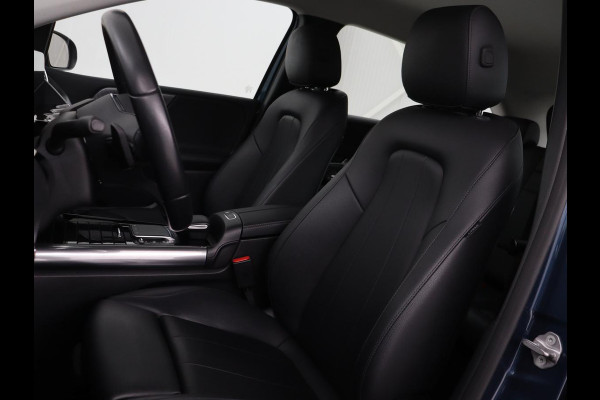 Mercedes-Benz B-Klasse 180 Business Solution Luxury | Leder | Trekhaak | Stoelverwarming | Camera | Navigatie | Full LED | Park Assist | Sfeerverlichting | Widescreen