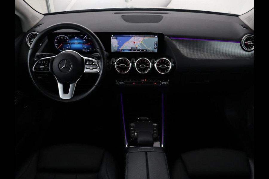 Mercedes-Benz B-Klasse 180 Business Solution Luxury | Leder | Trekhaak | Stoelverwarming | Camera | Navigatie | Full LED | Park Assist | Sfeerverlichting | Widescreen