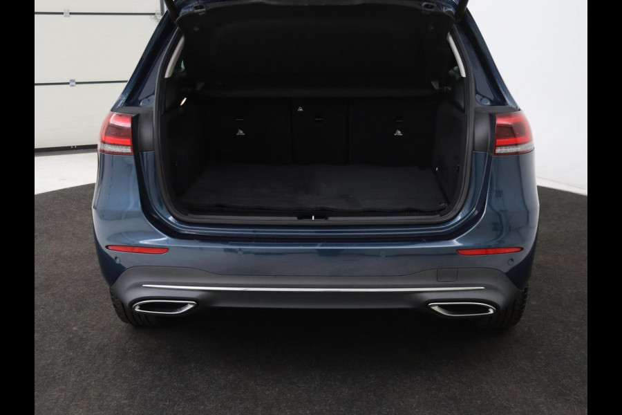 Mercedes-Benz B-Klasse 180 Business Solution Luxury | Leder | Trekhaak | Stoelverwarming | Camera | Navigatie | Full LED | Park Assist | Sfeerverlichting | Widescreen