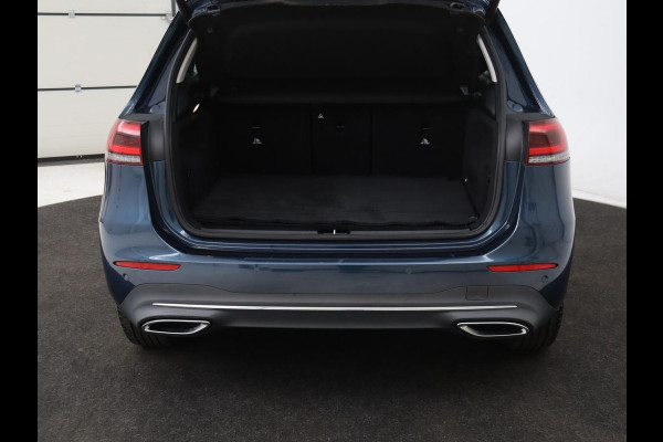 Mercedes-Benz B-Klasse 180 Business Solution Luxury | Leder | Trekhaak | Stoelverwarming | Camera | Navigatie | Full LED | Park Assist | Sfeerverlichting | Widescreen