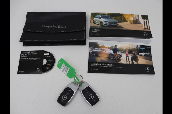 Mercedes-Benz B-Klasse 180 Business Solution Luxury | Leder | Trekhaak | Stoelverwarming | Camera | Navigatie | Full LED | Park Assist | Sfeerverlichting | Widescreen