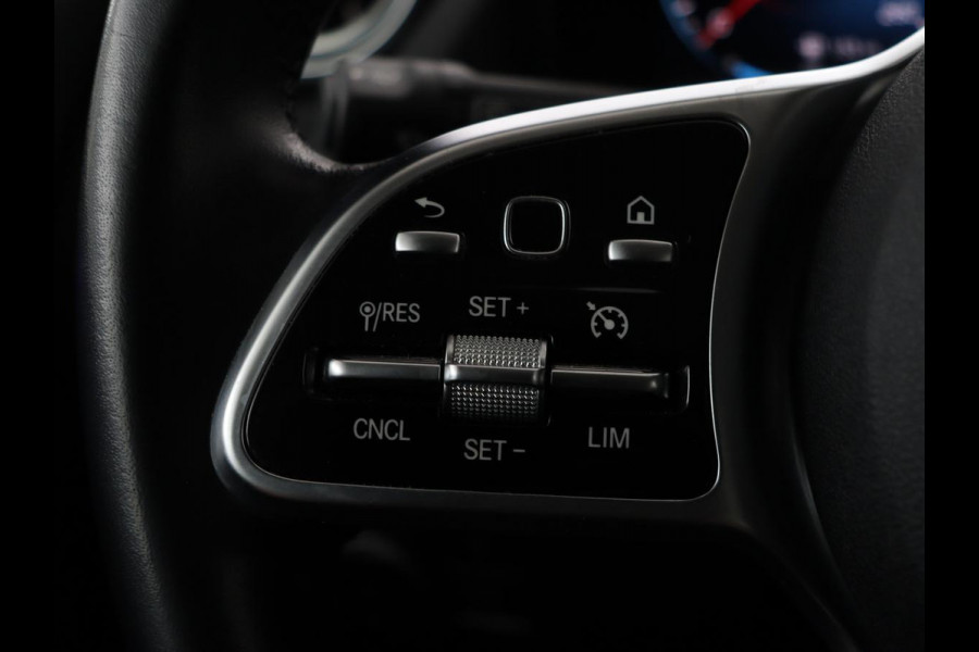 Mercedes-Benz B-Klasse 180 Business Solution Luxury | Leder | Trekhaak | Stoelverwarming | Camera | Navigatie | Full LED | Park Assist | Sfeerverlichting | Widescreen