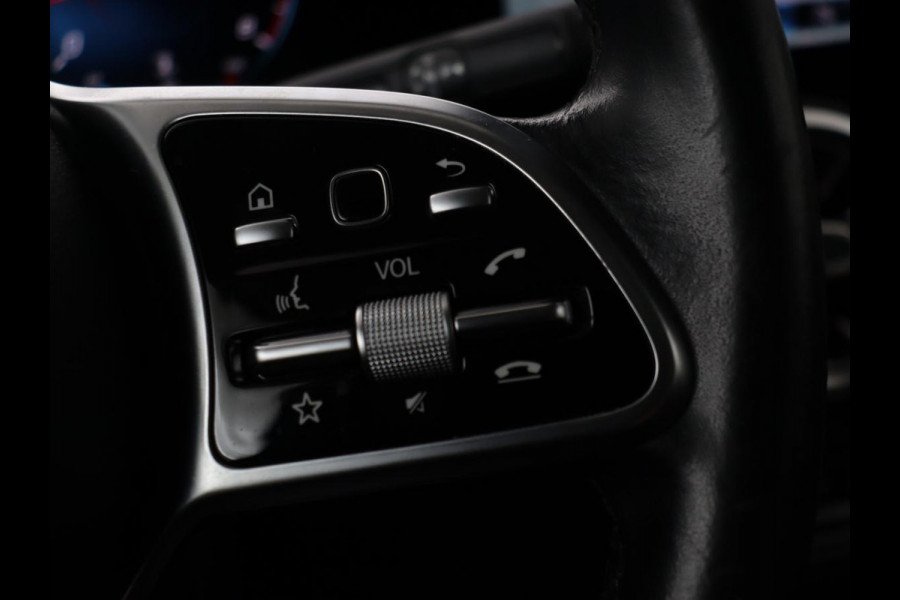 Mercedes-Benz B-Klasse 180 Business Solution Luxury | Leder | Trekhaak | Stoelverwarming | Camera | Navigatie | Full LED | Park Assist | Sfeerverlichting | Widescreen