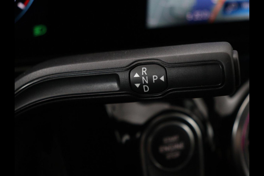 Mercedes-Benz B-Klasse 180 Business Solution Luxury | Leder | Trekhaak | Stoelverwarming | Camera | Navigatie | Full LED | Park Assist | Sfeerverlichting | Widescreen