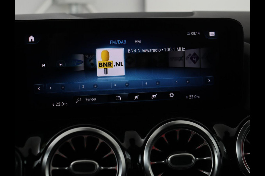 Mercedes-Benz B-Klasse 180 Business Solution Luxury | Leder | Trekhaak | Stoelverwarming | Camera | Navigatie | Full LED | Park Assist | Sfeerverlichting | Widescreen