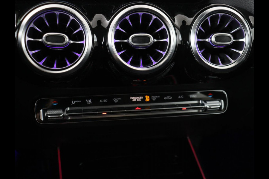 Mercedes-Benz B-Klasse 180 Business Solution Luxury | Leder | Trekhaak | Stoelverwarming | Camera | Navigatie | Full LED | Park Assist | Sfeerverlichting | Widescreen